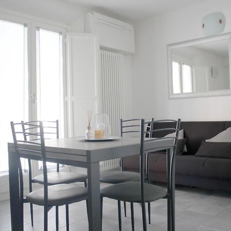 Sky Loft Airport - Modern Apt 1St Floor Lägenhet Bologna Exteriör bild